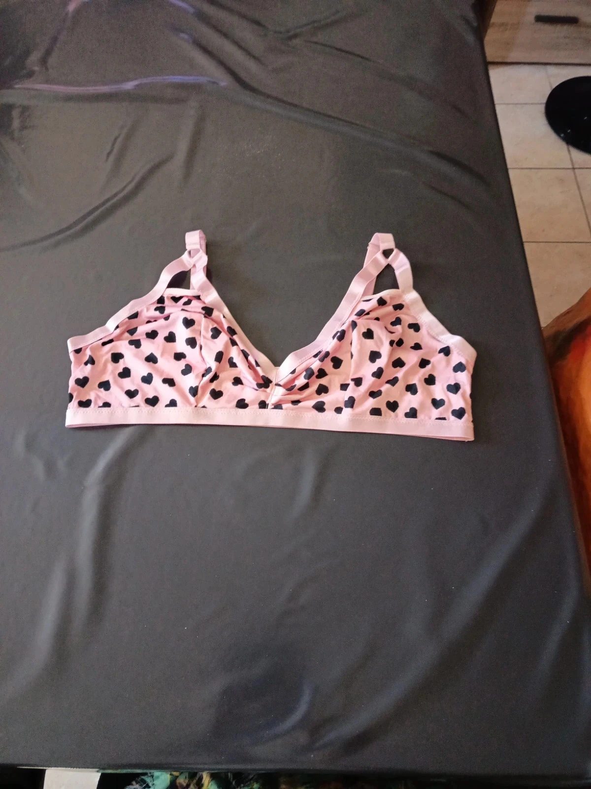 Soutien gorge brassière rose /coeur noir